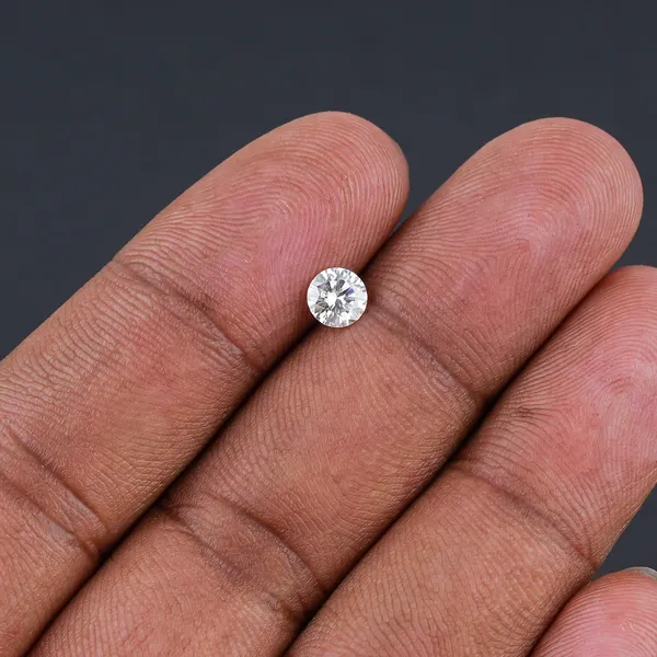 Mossonite_Round_Brilliant_Cut_VVS1_0.40_Carat_Certificate_Number:-_593075