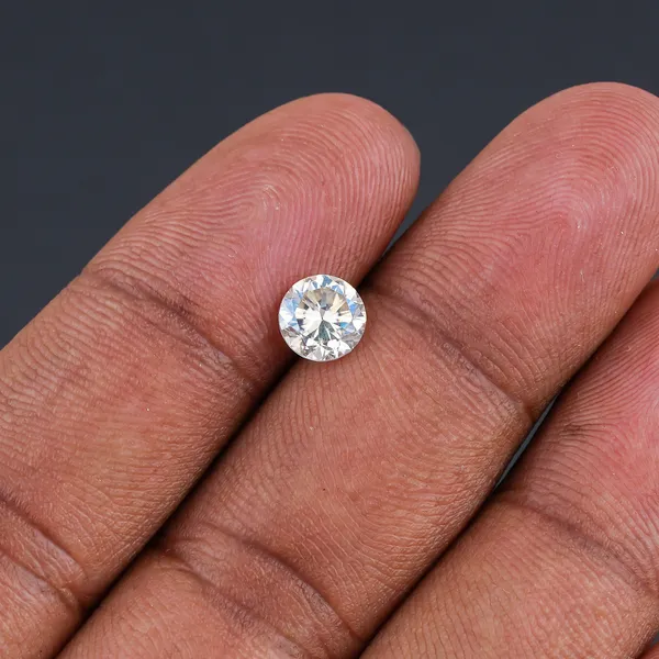 Mossonite_Round_Brilliant_Cut_VVS1_0.60_Carat_Certificate_Number:-_593076