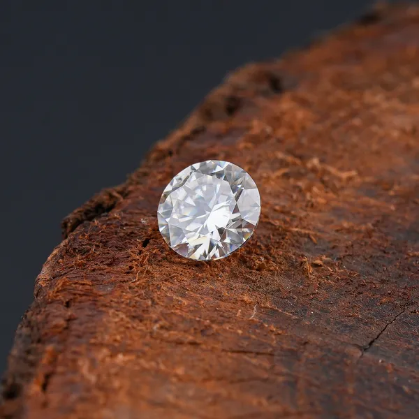 Mossonite_Round_Brilliant_Cut_VVS1_0.70_Carat_Certificate_Number:-_593073