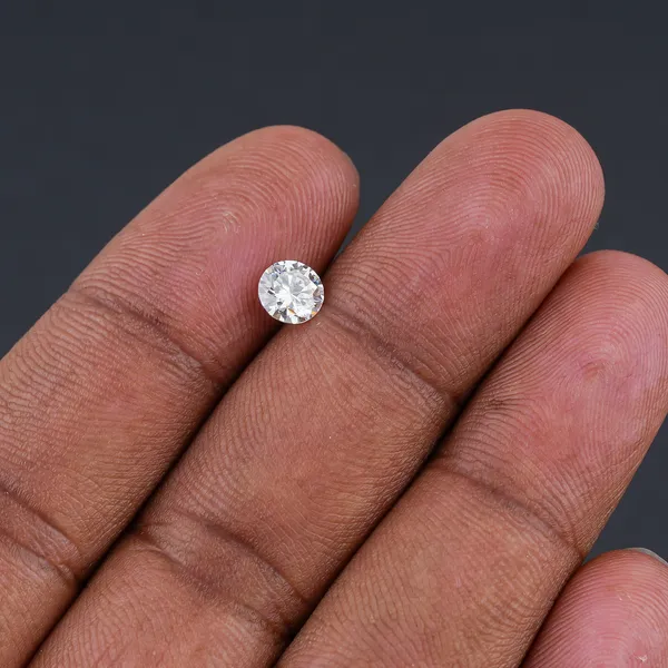 Mossonite_Round_Brilliant_Cut_VVS1_0.70_Carat_Certificate_Number:-_593073