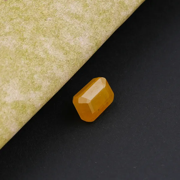 Natural_Yellow_Sapphire_6.50_carat_Jupiter_Gems_Stone_certificate