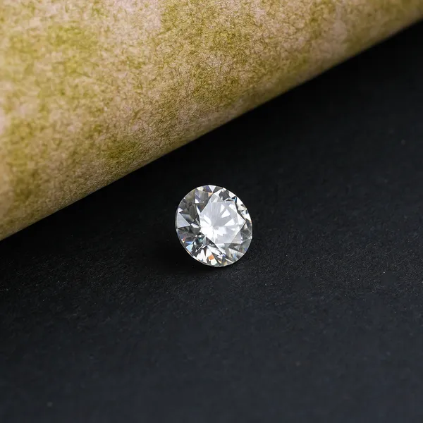 RouMossonite_nd_Brilliant_Cut_VVS1_0.50_Carat_Certificate_Number:-593074