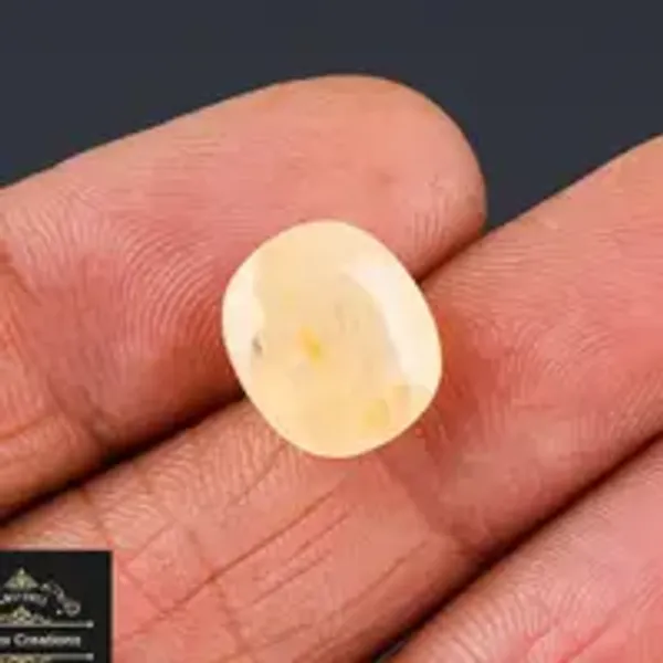 Yellow_Sapphire_Pukhraj_Natural_Gem_Stone_For_Unisex