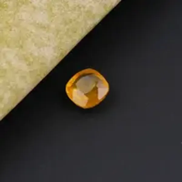Yellow_Sapphire_Pukhraj_Natural_Gem_Stone_For_Unisex