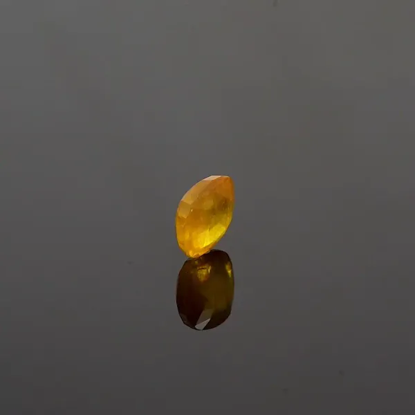 Yellow_Sapphire_Pukhraj_Natural_Gem_Stone_For_Unisex