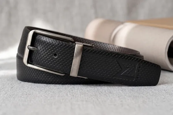 Black_And_Brown_Textured_Leather_Reversible_Belt_For_Men_Pack_Of_2
