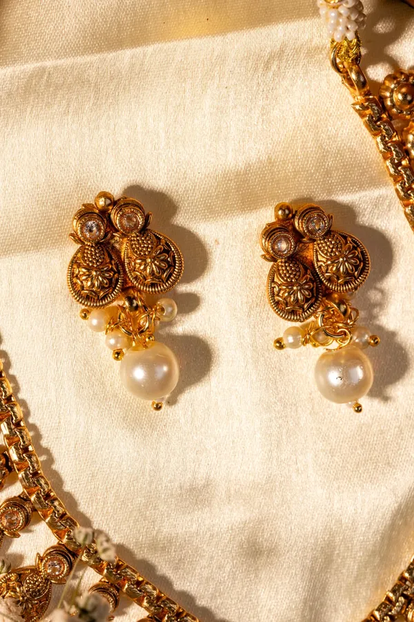Gold_Gold-Plated_Temple_Short_Necklace_Sets_For_Women