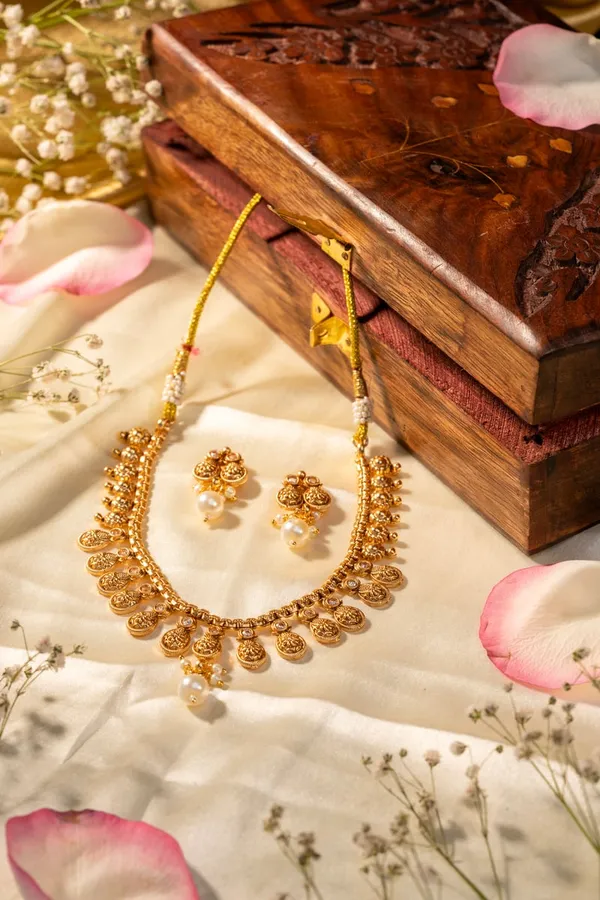 Gold_Gold-Plated_Temple_Short_Necklace_Sets_For_Women