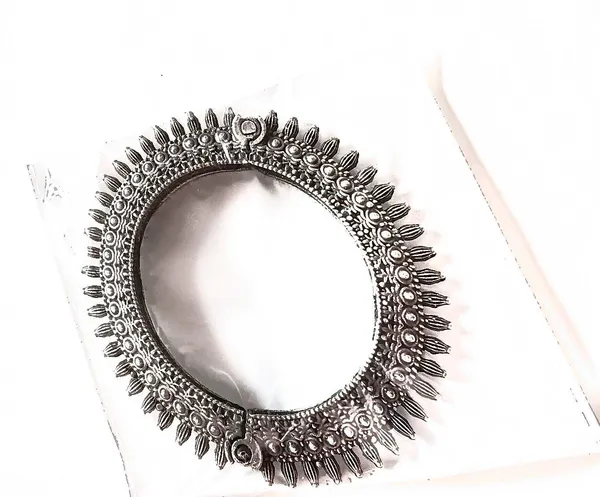 Black_Brass_Traditional_Khilen_Hand_Bala_For_Women