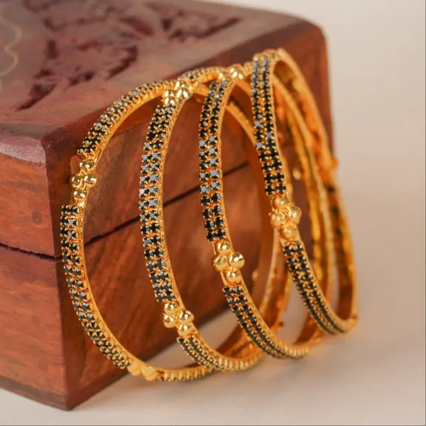 Aarohi_Black_Stone_Gold_Plated_Bangle