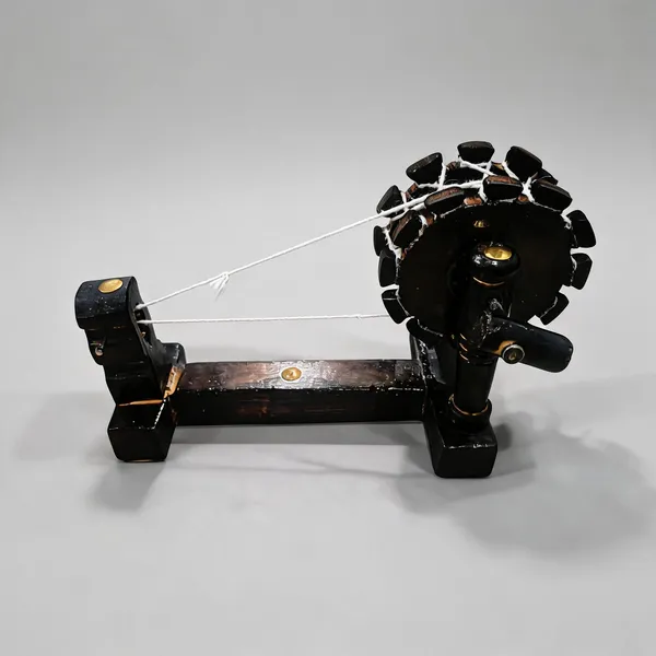 Black_Black_Metal_Tabletop_Manual_Sewing_Machine