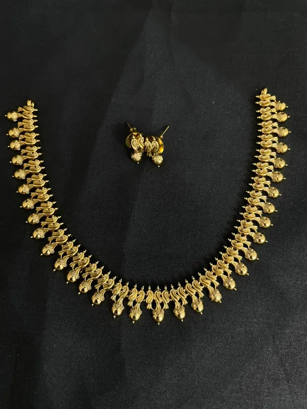 Gold_Tone_Traditional_Necklace_Set_for_Women