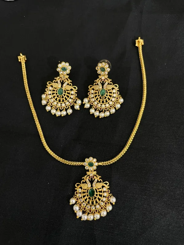 Gold_Tone_Traditional_Necklace_Set_for_Women