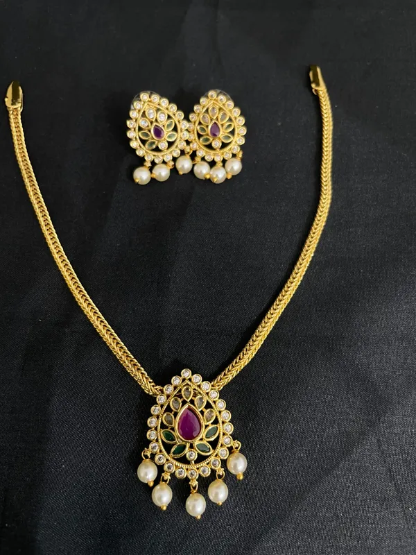 Gold_Tone_Kundan_Pearl_Necklace_Set_for_Women