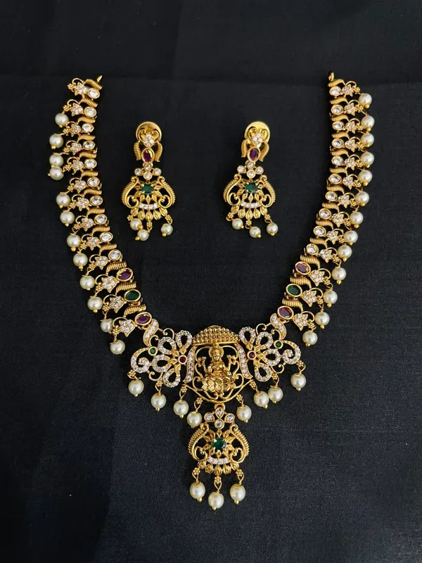 Gold_Tone_Kundan_Necklace_Set_for_Women