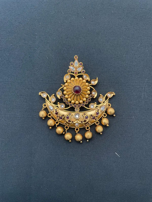 Gold_Brass_Brooch_For_Women