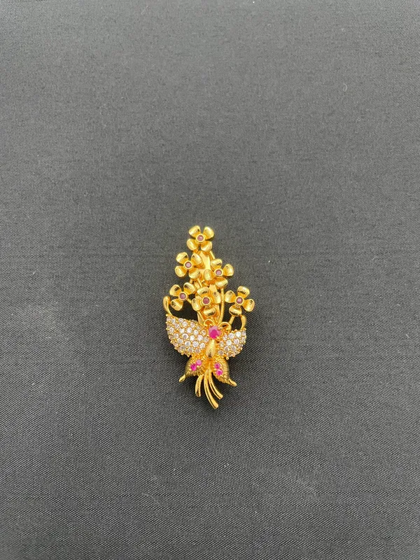 Gold_Brass_Brooch_For_Women