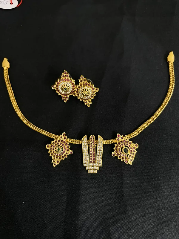 Gold_Tone_Traditional_Necklace_Set_for_Women