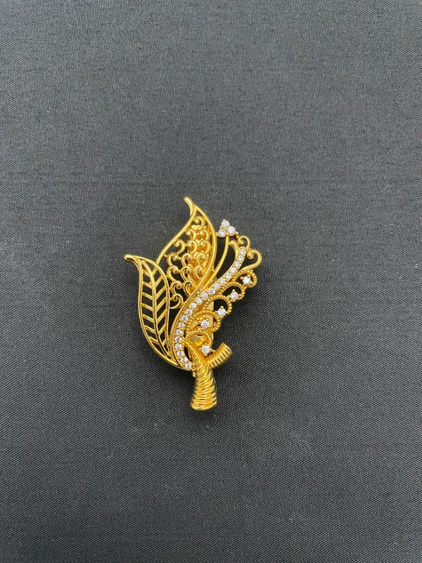 Gold_Brass_Brooch_For_Women