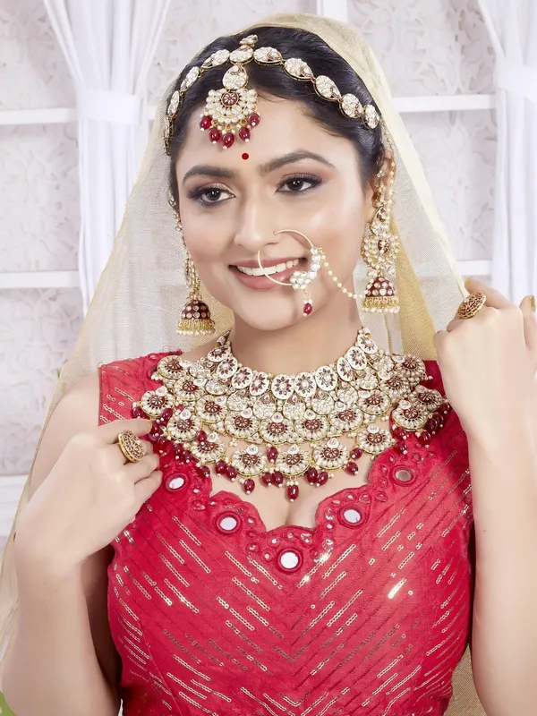 Maroon_Gold-Plated_Kundan_Pearl_Bridal_Jewellery_Set_For_Women