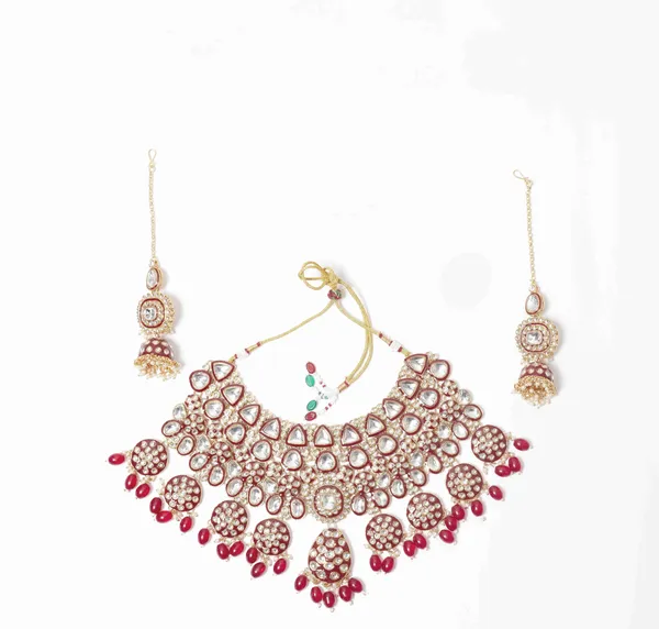 Maroon_Gold-Plated_Kundan_Pearl_Bridal_Jewellery_Set_For_Women