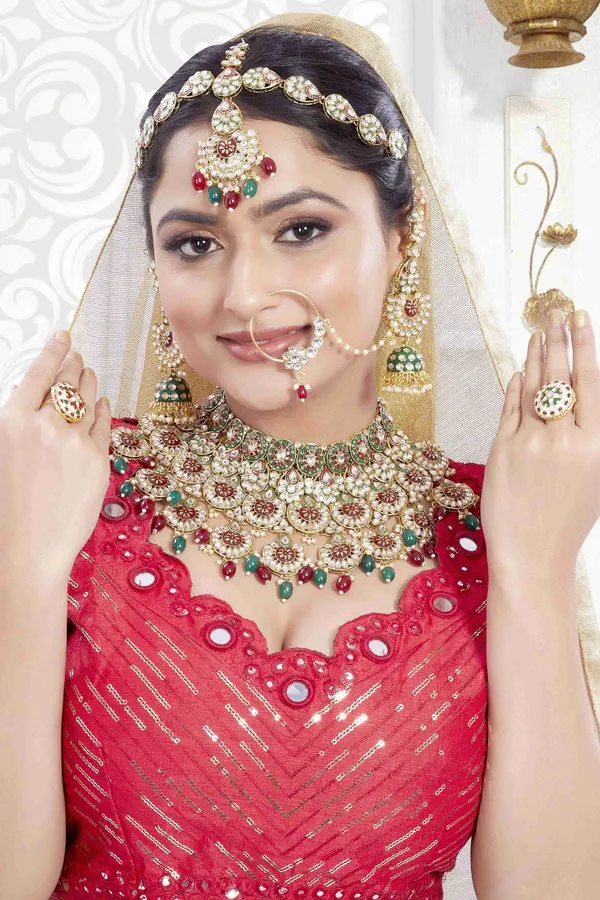 Maroon_Green_Gold-Plated_Kundan_Pearl_Bridal_Jewellery_Set_For_Women