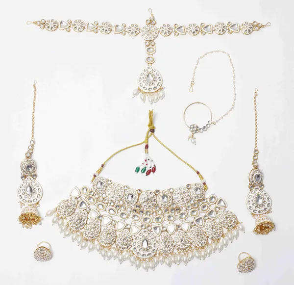 White_Gold-Plated_Kundan_Pearl_Bridal_Jewellery_Set_For_Women