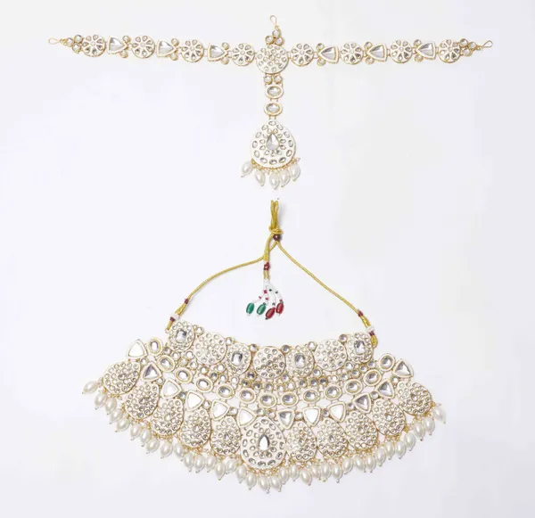 White_Gold-Plated_Kundan_Pearl_Bridal_Jewellery_Set_For_Women