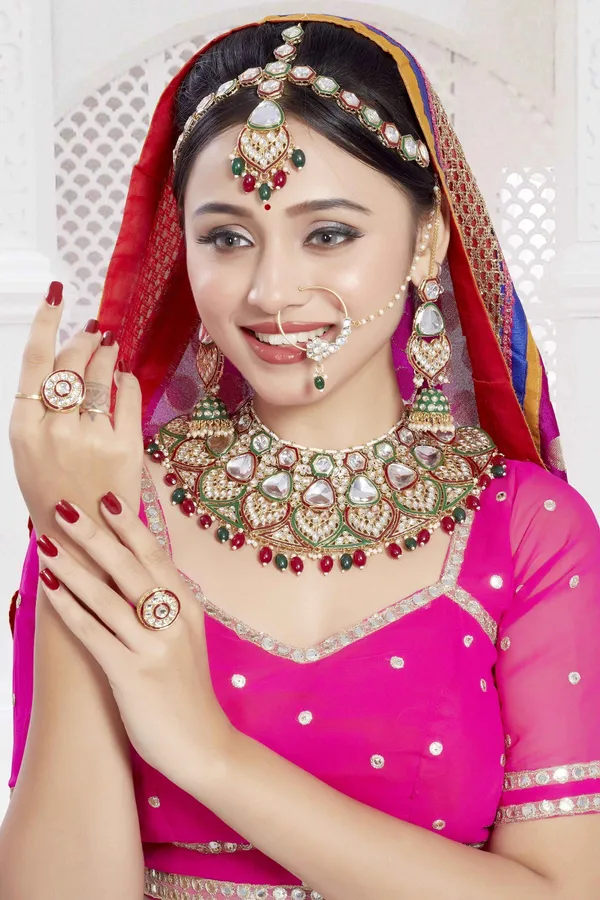 Maroon_Green_Gold-Plated_Kundan_Pearl_Bridal_Jewellery_Set_For_Women