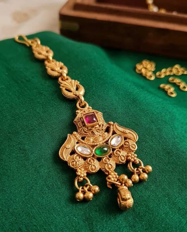 Green_Gold-Plated_Kundan_Pearl_Bridal_Jewellery_Set_For_Women