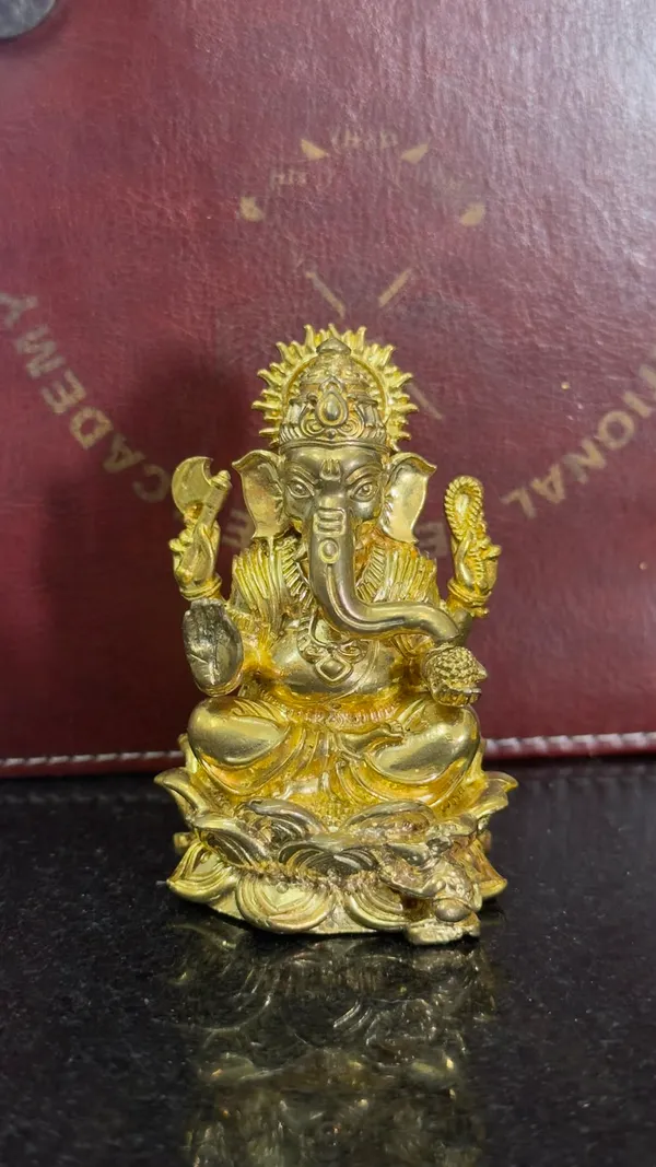 Seated_Ganesha_Brass_Idol,_Gold_Finish