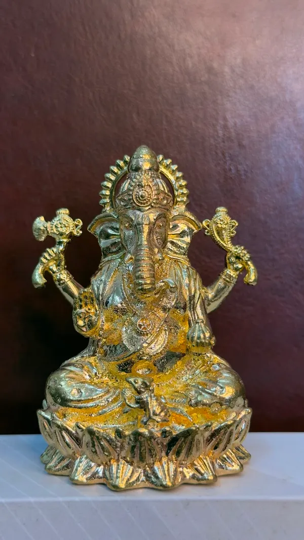 Lord_Ganesha_Seated_on_Lotus_-_Brass_Idol,_Gold_Finish