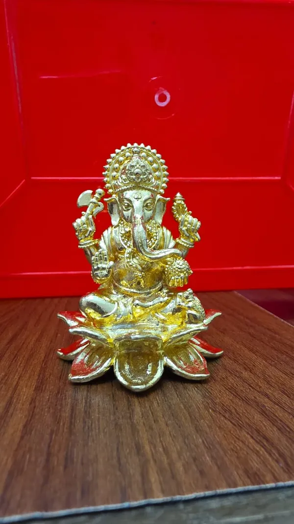 Brass_Ganesha_Idol_with_Lotus_Pedestal,_Gold_Finish