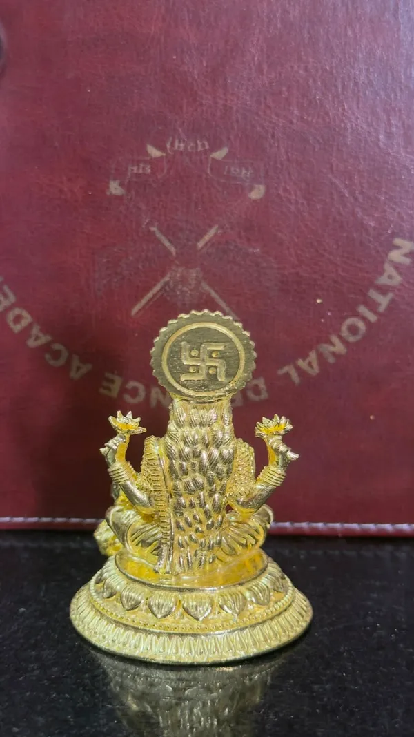 Goddess_Lakshmi_on_Round_Brass_Plate,_Gold_Finish