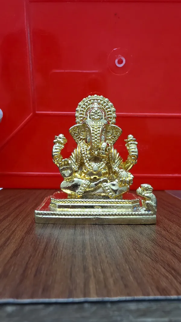 Traditional_Ganesha_Brass_Idol,_Gold_Finish