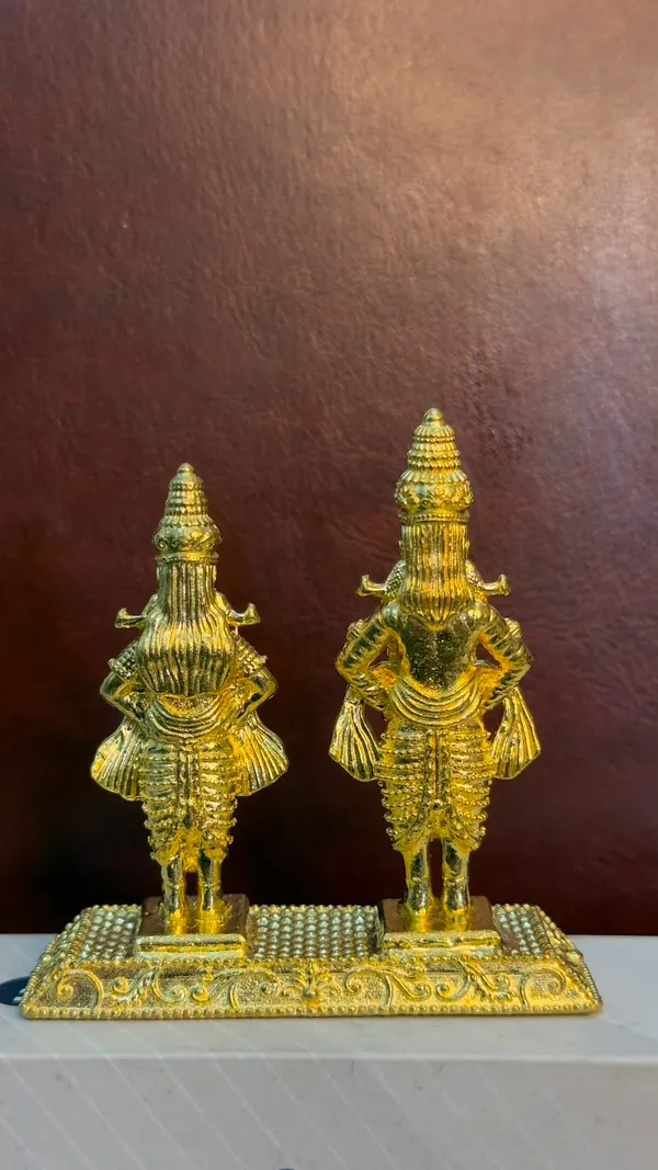 Vitthal_Rukmini_Brass_Idol_Pair,_Gold_Finish