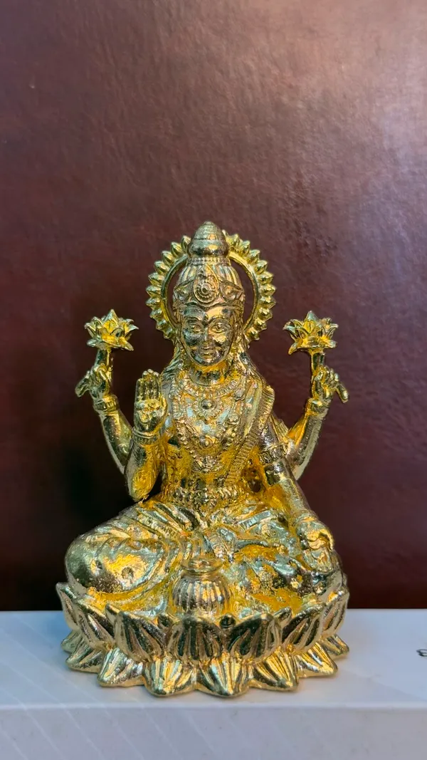 Goddess_Lakshmi_Seated_on_Lotus_-_Brass_Idol,_Gold_Finish