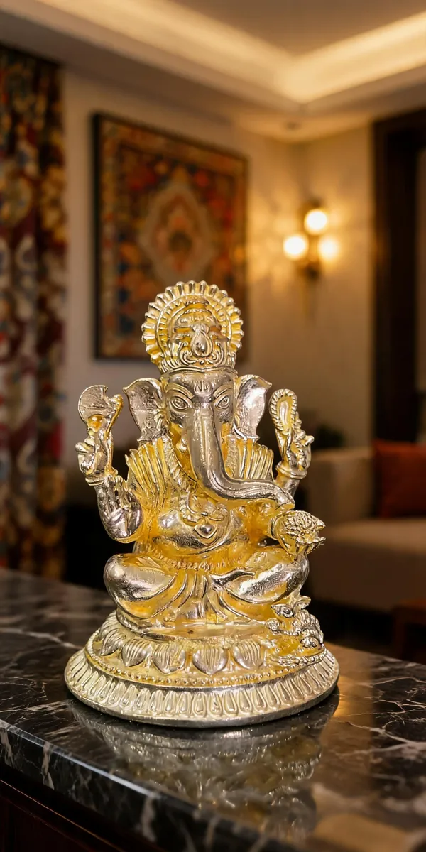 Ganesha_on_Round_Brass_Plate,_Gold_Finish