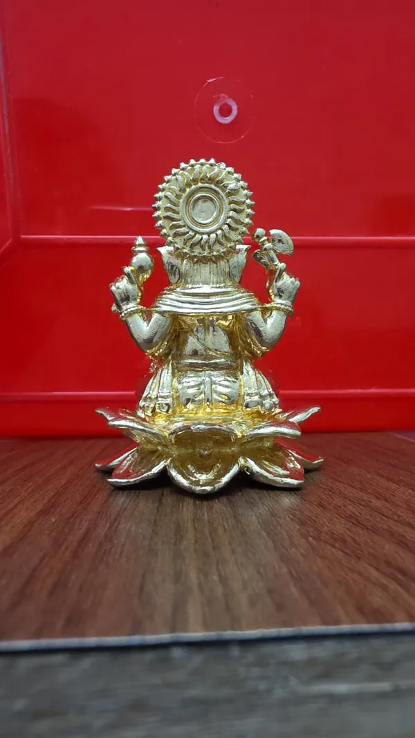 Brass_Ganesha_Idol_with_Lotus_Pedestal,_Gold_Finish