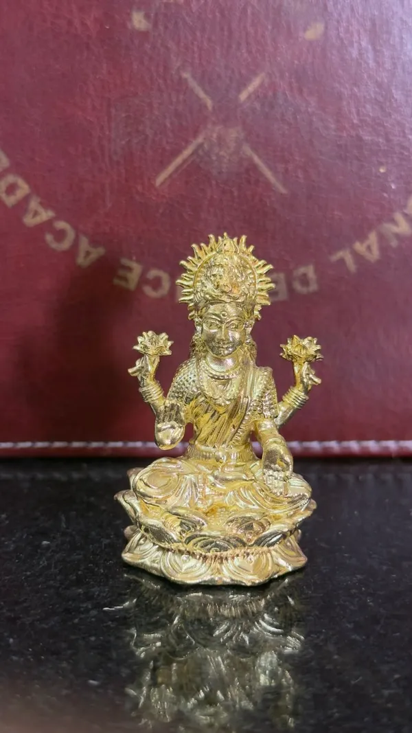 Classic_Brass_Lakshmi_Idol,_Gold_Finish