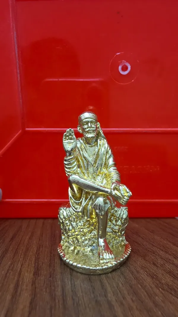 Sai_Baba_Brass_Idol,_Gold_Finish