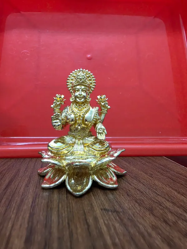 Brass_Lakshmi_Idol,_Gold_Finish