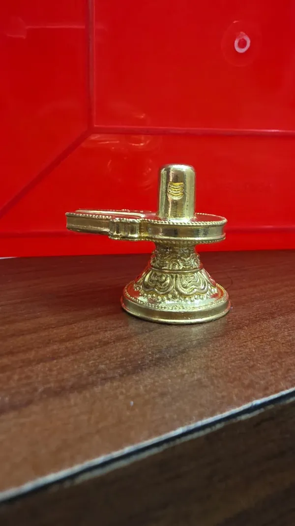 Brass_Shivling_with_Embossed_Detailing,_Gold_Finish
