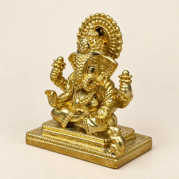 Traditional_Ganesha_Brass_Idol,_Gold_Finish