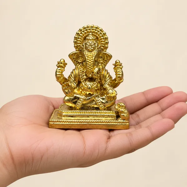 Traditional_Ganesha_Brass_Idol,_Gold_Finish
