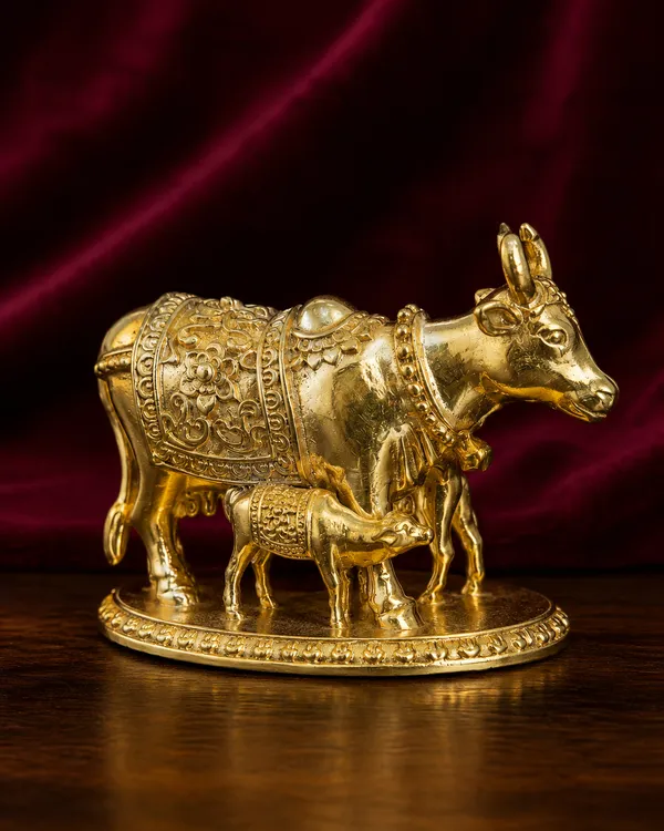 Kamdhenu_Cow_with_Calf_-_Brass_Showpiece,_Gold_Finish