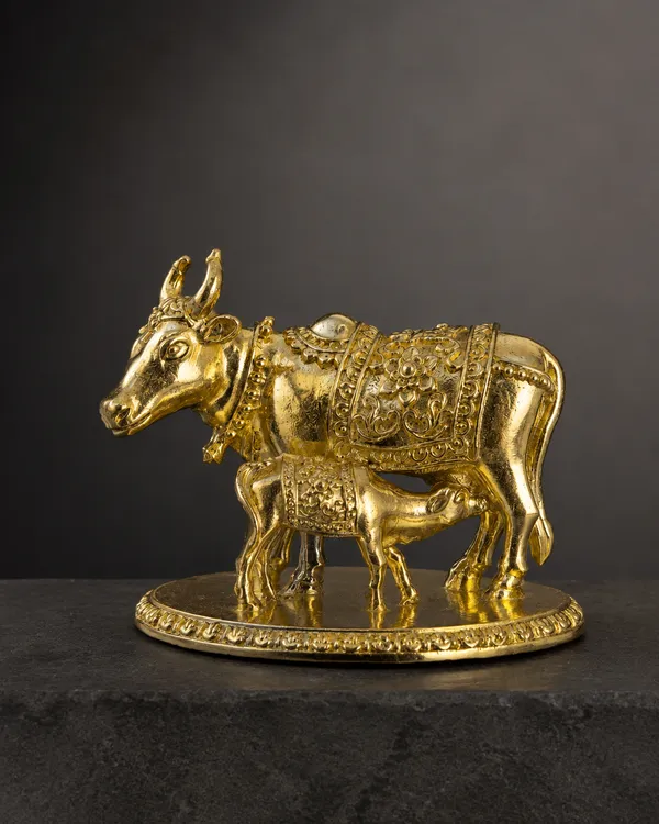Kamdhenu_Cow_with_Calf_-_Brass_Showpiece,_Gold_Finish