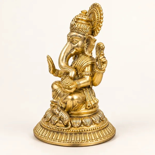 Ganesha_on_Round_Brass_Plate,_Gold_Finish