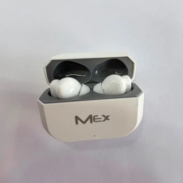 MEX_White_Earbuds_With_Charging_Case