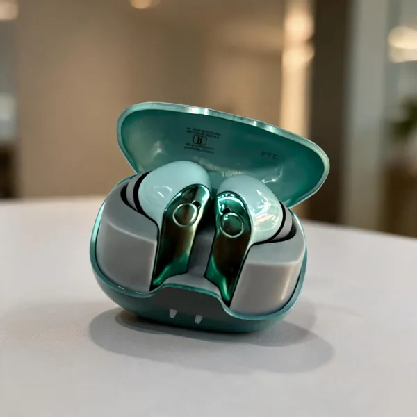 White_Wireless_Earbuds_With_Charging_Case